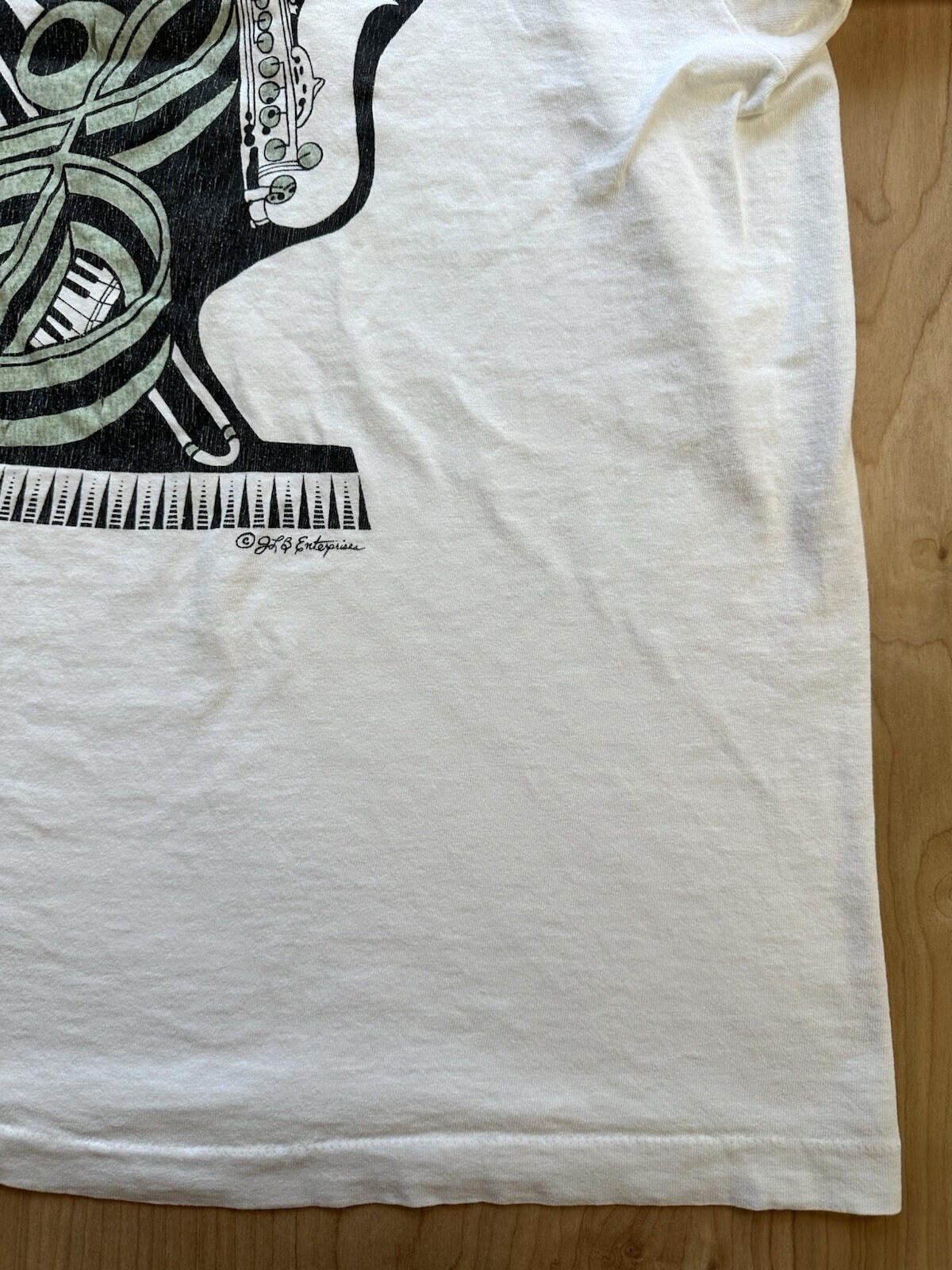 vintage 80's SHOWBOAT CASINO fruit of the loom T SHIRT shredded ATLANTIC CITY NJ