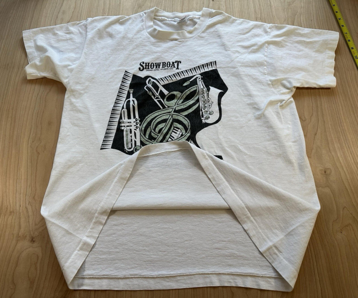 vintage 80's SHOWBOAT CASINO fruit of the loom T SHIRT shredded ATLANTIC CITY NJ
