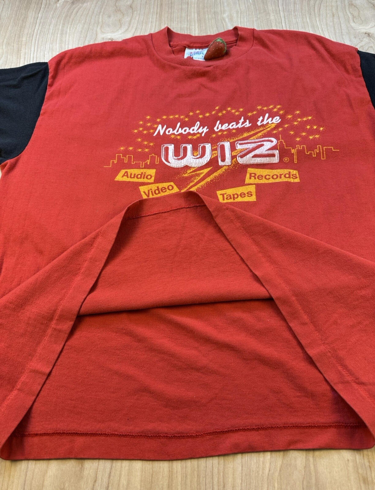 vintage 80's nobody beats THE WIZ t shirt RED SHIRT BLACK SLEEVES rare XL