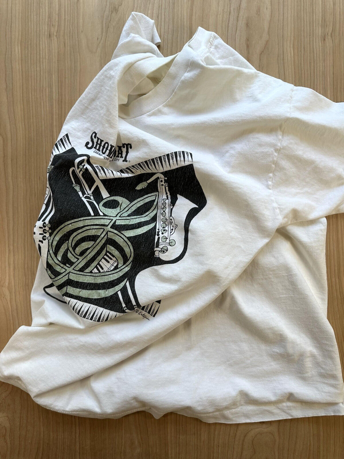 vintage 80's SHOWBOAT CASINO fruit of the loom T SHIRT shredded ATLANTIC CITY NJ