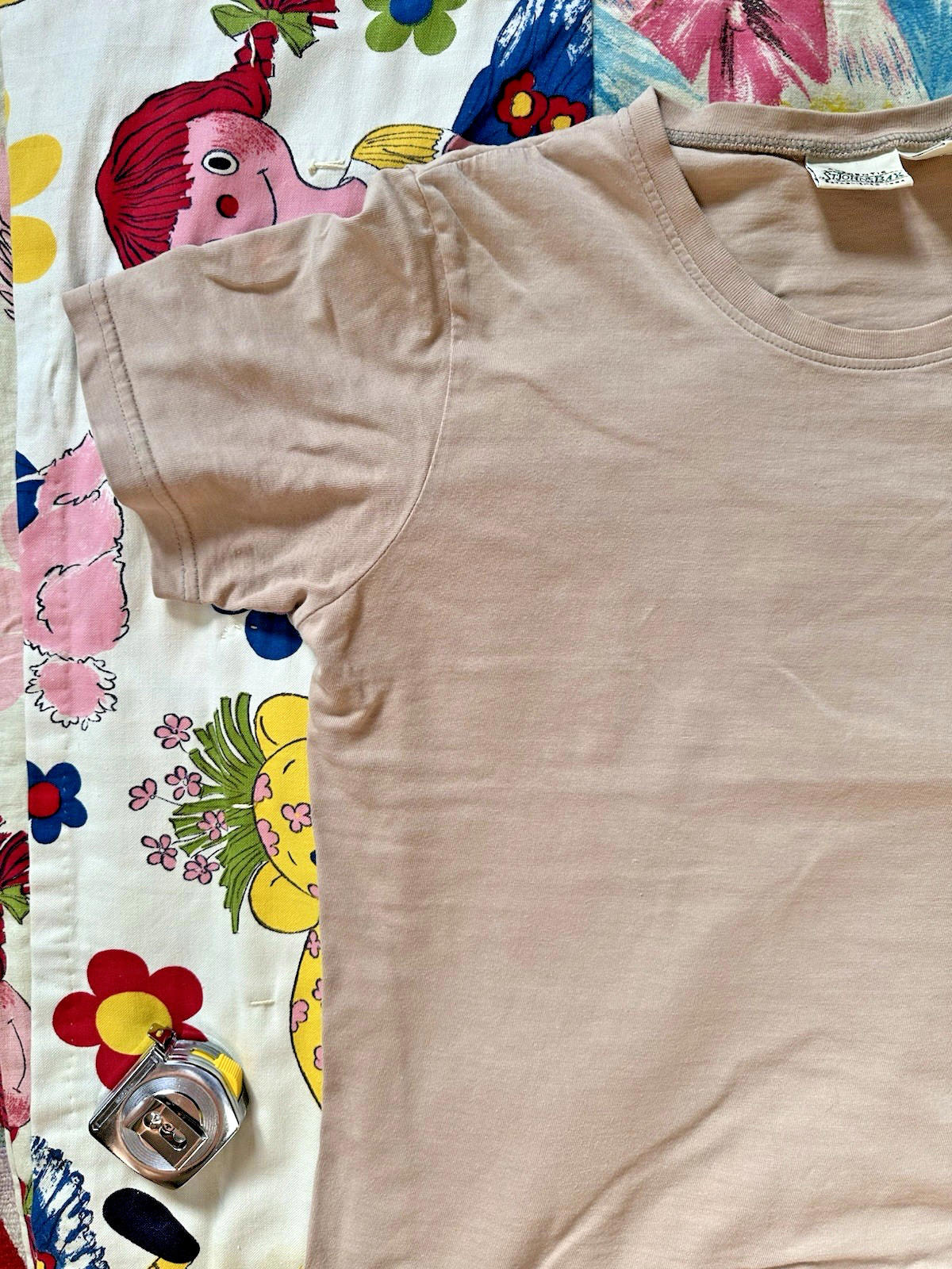 vintage 90's ST JOHNS BAY kakhi T SHIRT BLANK medium SLIGHT FADE soft WORN gorp