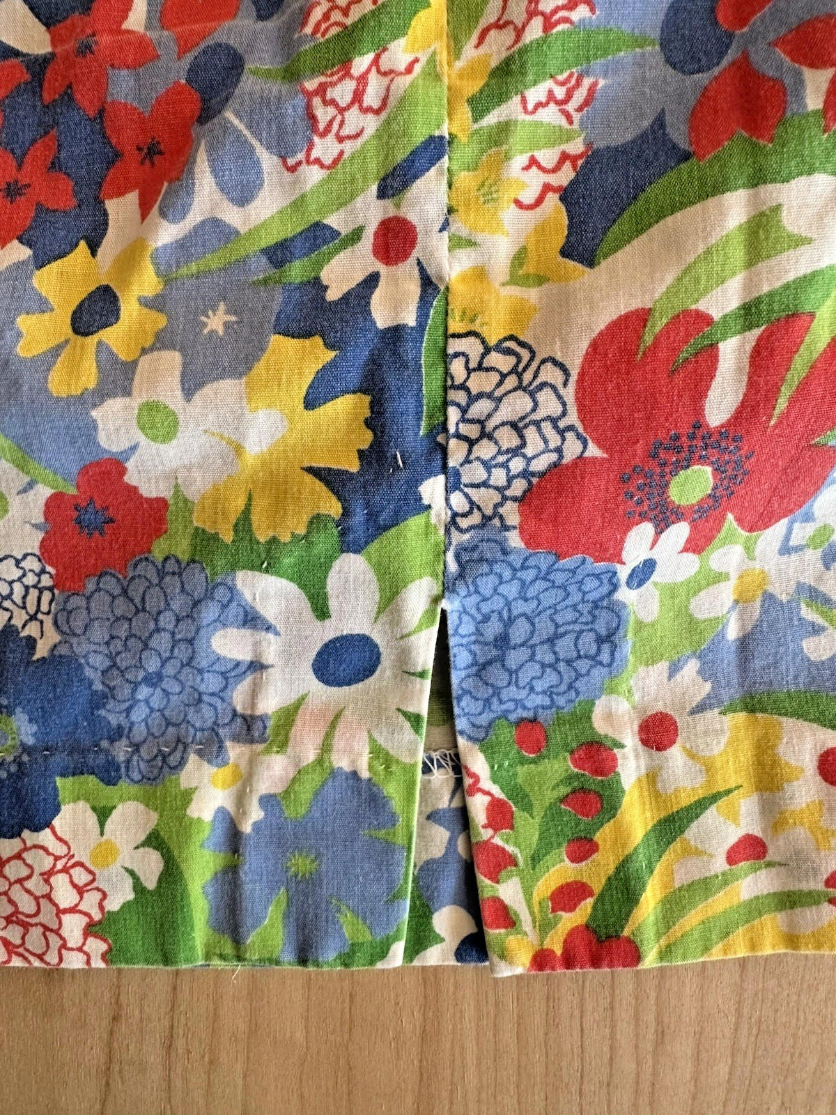 vintage 70's FLORAL A line SKIRT back slit ZIPPER indie HIPPY preppy ONE POCKET