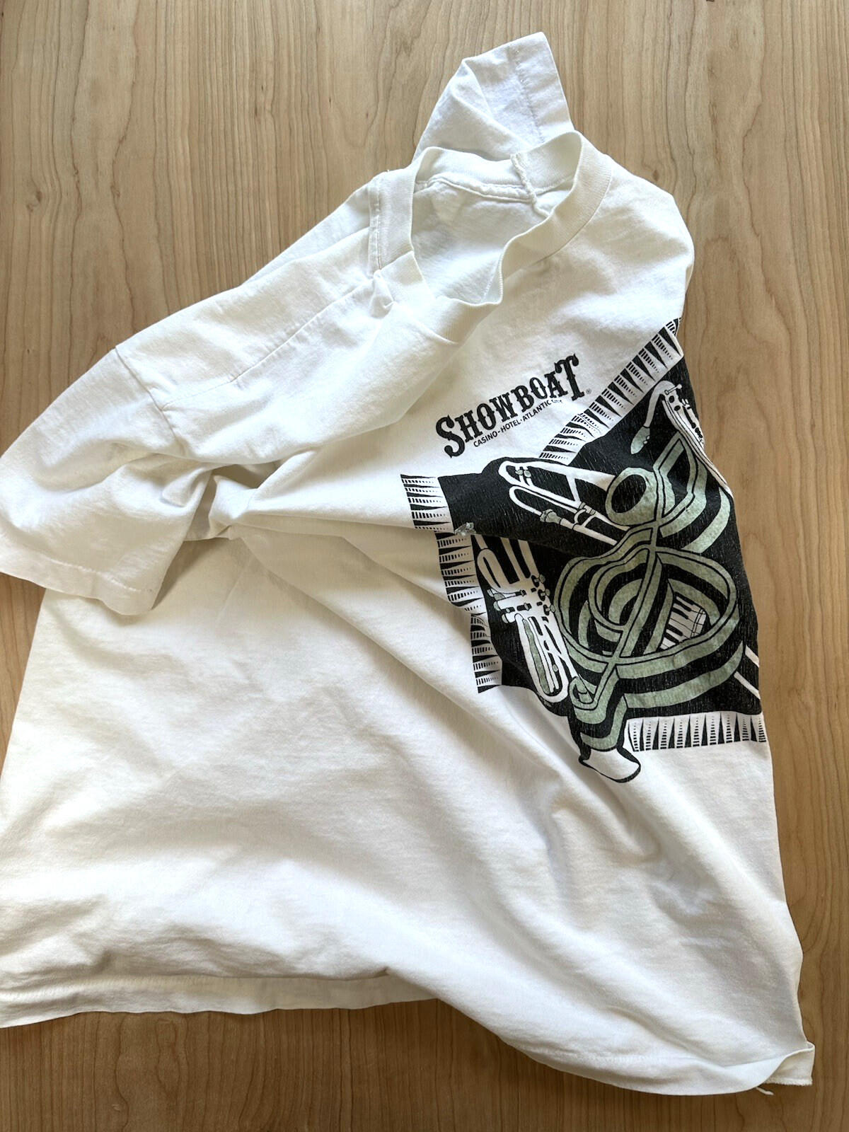 vintage 80's SHOWBOAT CASINO fruit of the loom T SHIRT shredded ATLANTIC CITY NJ
