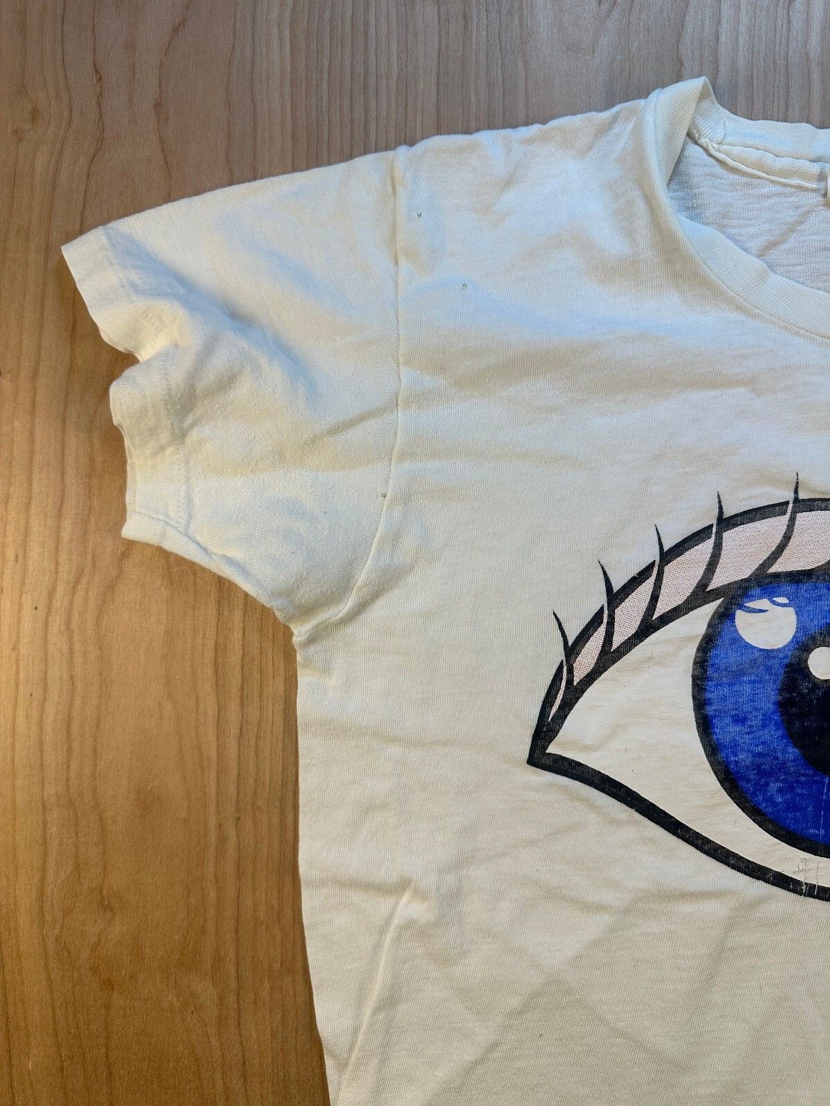 Vintage 70s Hanes Eyeball tshirt Single Stitch medium 100% cotton pop art